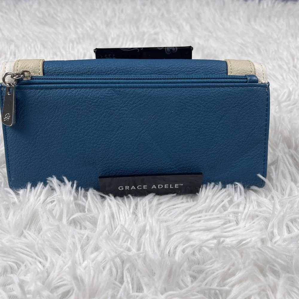 Grace Adele‎ Blue Color Block Pebbled Faux Leather Clutch Wallet Snap Closure